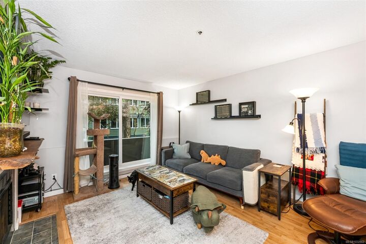 Property Photo: 949 Cloverdale Ave #8 BC V8X 2T4