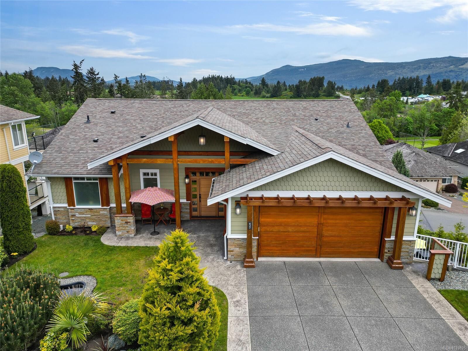 Property Photo: 627 St. Andrews Lane BC V8H 0K8