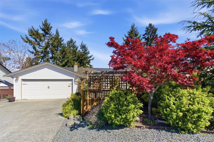 Property Photo: 130 Heritage Dr BC V9V 1H8