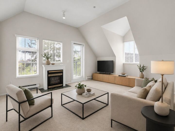 Property Photo: 5556 14 Avenue 406 BC V4M 4E7