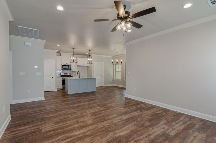 Property Photo: 6142 D'Une Terre Ave LA 70806
