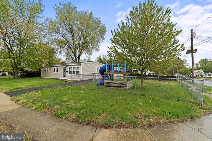 Property Photo:  520 S Maple Avenue  NJ 08052 