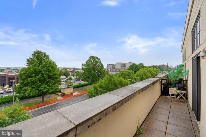 Property Photo:  181 E Reed Avenue 412  VA 22305 