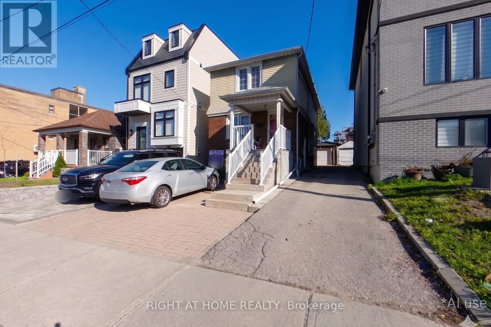 Property Photo:  602 Ridelle Avenue  ON M6B 1K9 