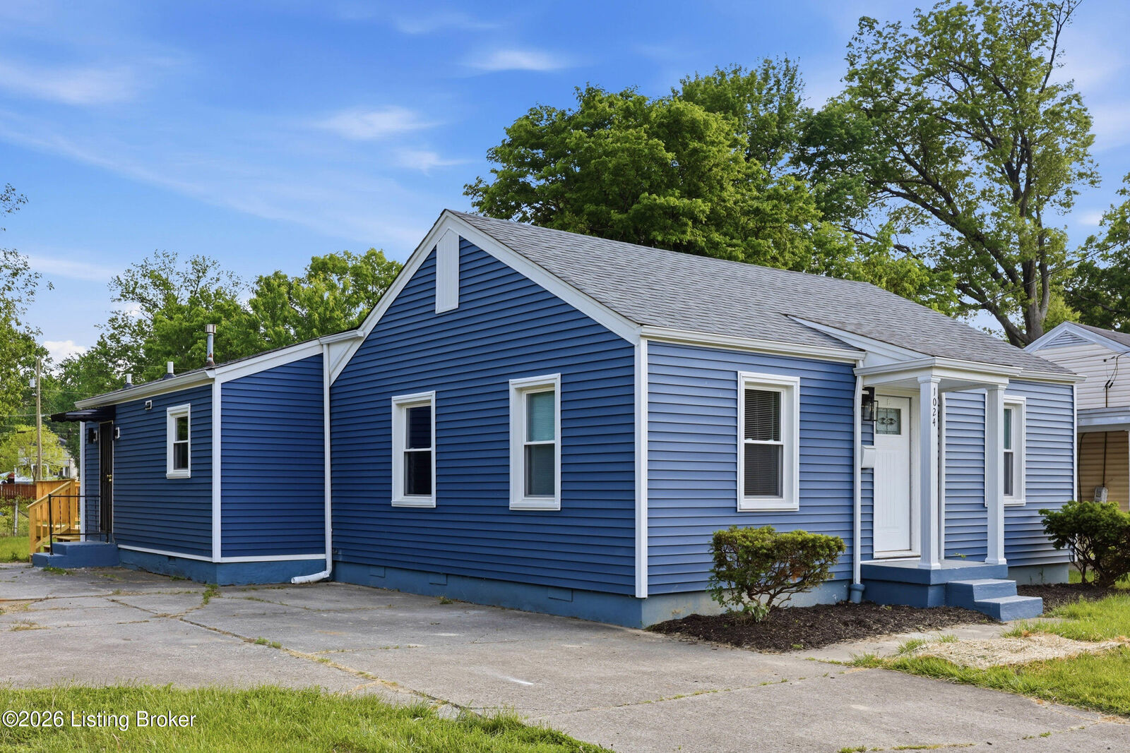Property Photo:  1024 Seelbach Ave  KY 40215 