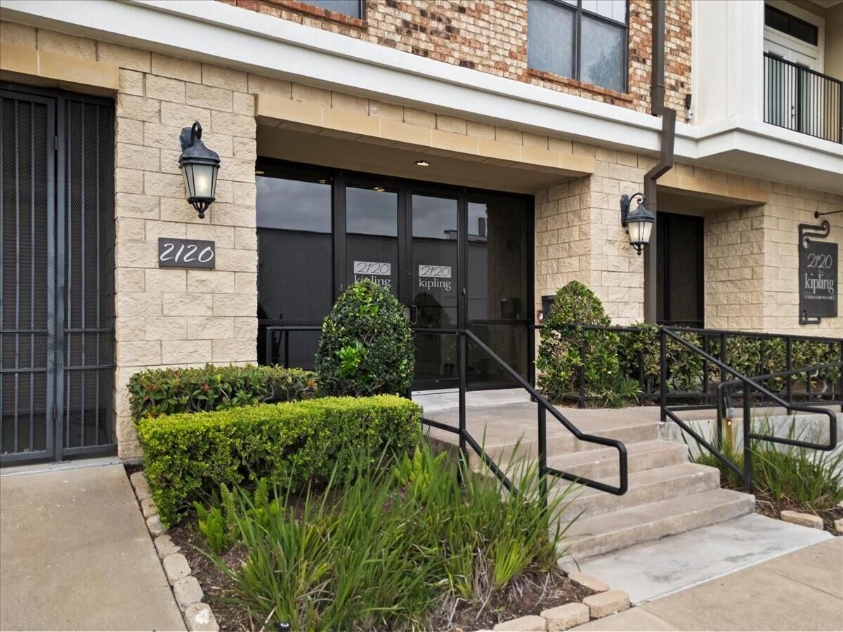 Property Photo:  2120 Kipling Street 206  TX 77098 