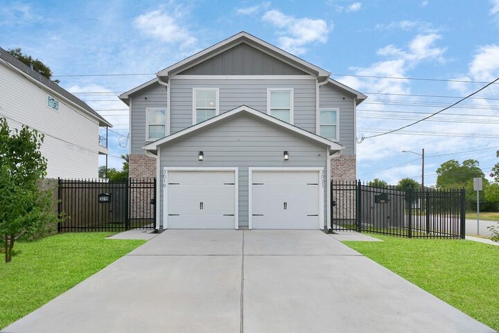 Property Photo:  3019 Elysian Street  TX 77009 