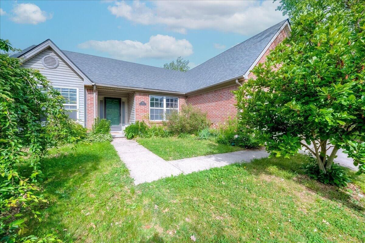 Property Photo: 880 Burkewood Drive KY 40509