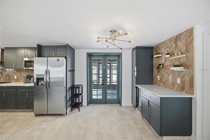 Property Photo:  4014 W Rogers Avenue  FL 33611 