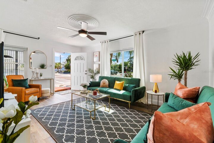 Property Photo:  2402 W Cypress Street  FL 33609 