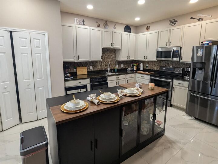 Property Photo:  2825 Running Brook Circle  FL 34744 