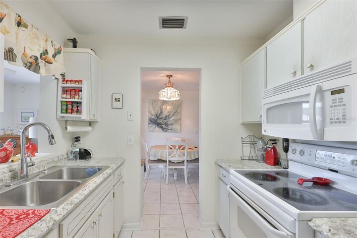 Property Photo:  700 Rutgers Place  FL 33573 
