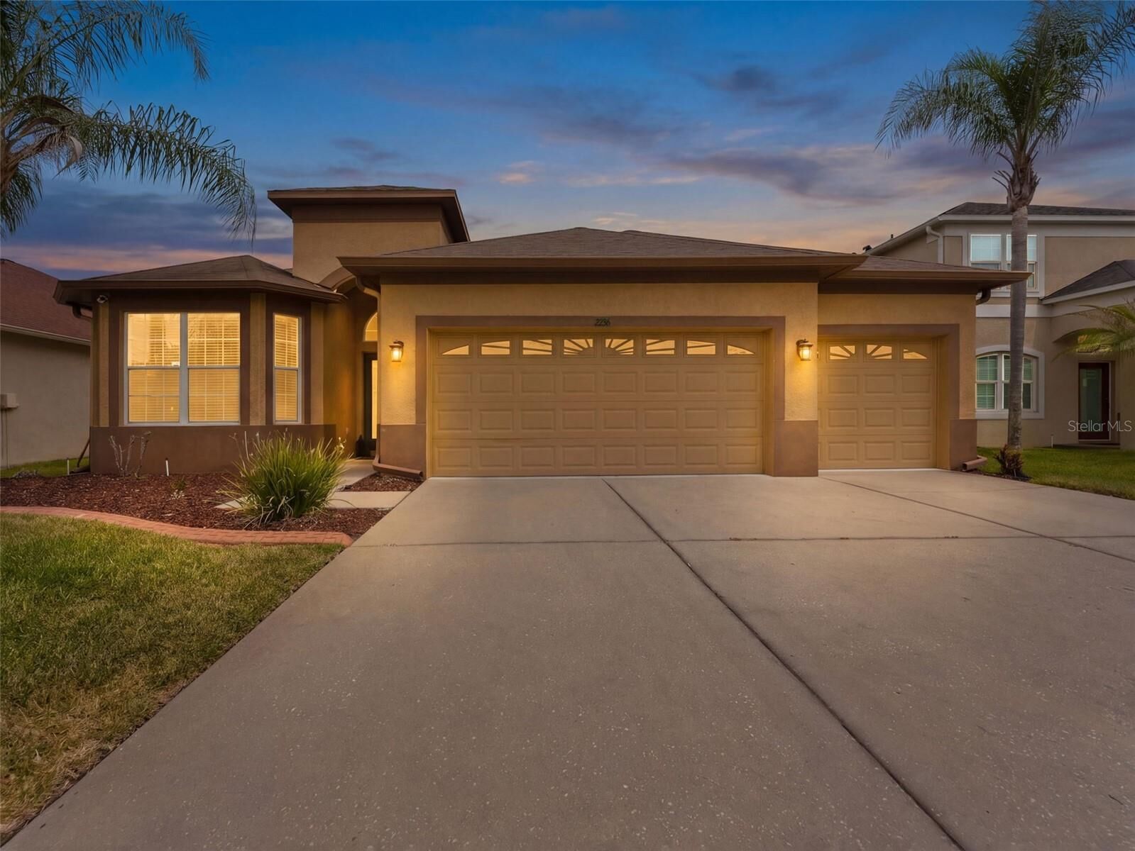 Property Photo:  2236 Pantucket Drive  FL 33543 
