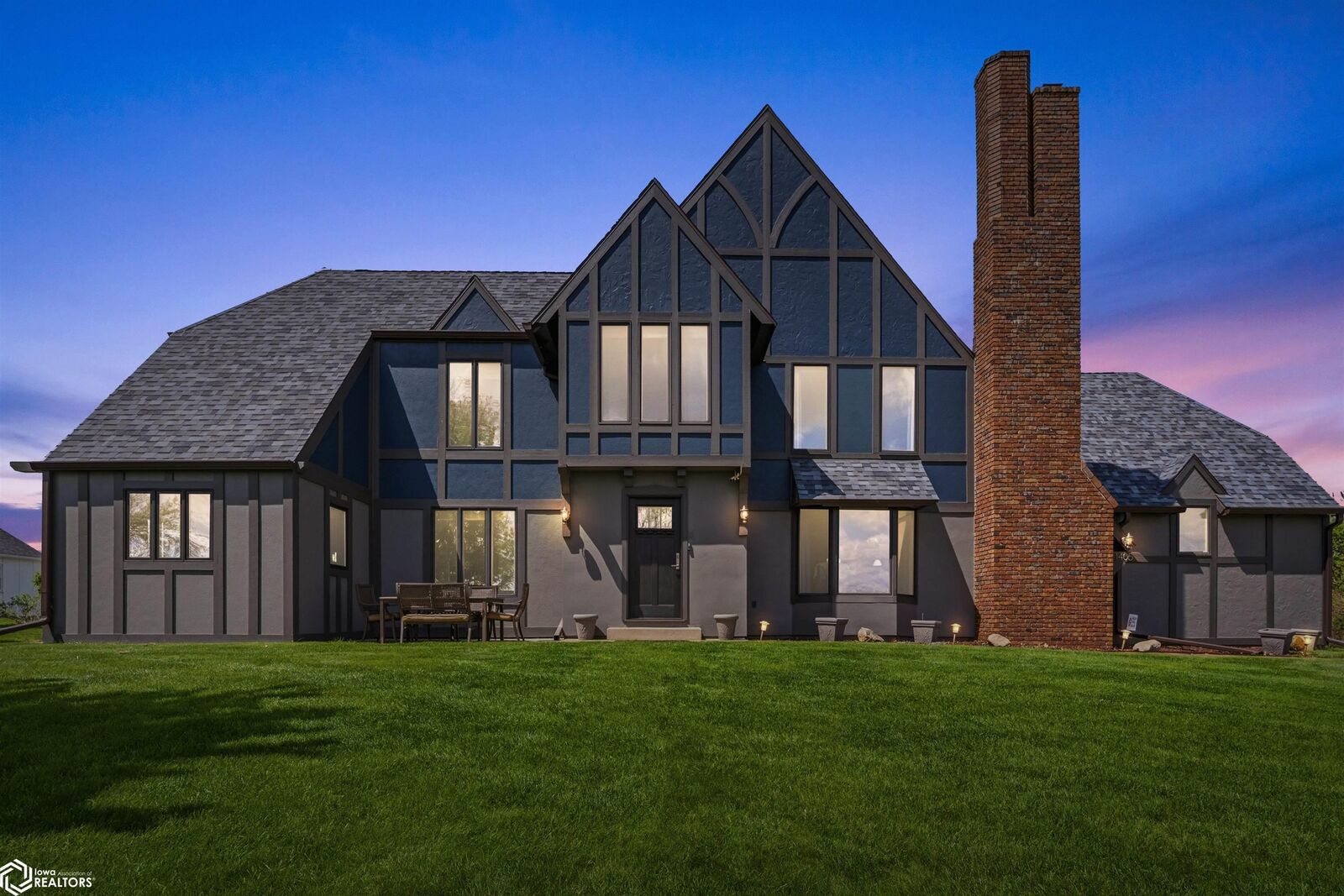Property Photo:  1405 Fairway Drive  IA 50158 