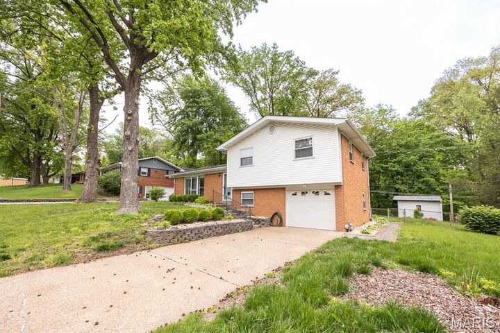 Property Photo:  28 Berkshire Drive  IL 62223 
