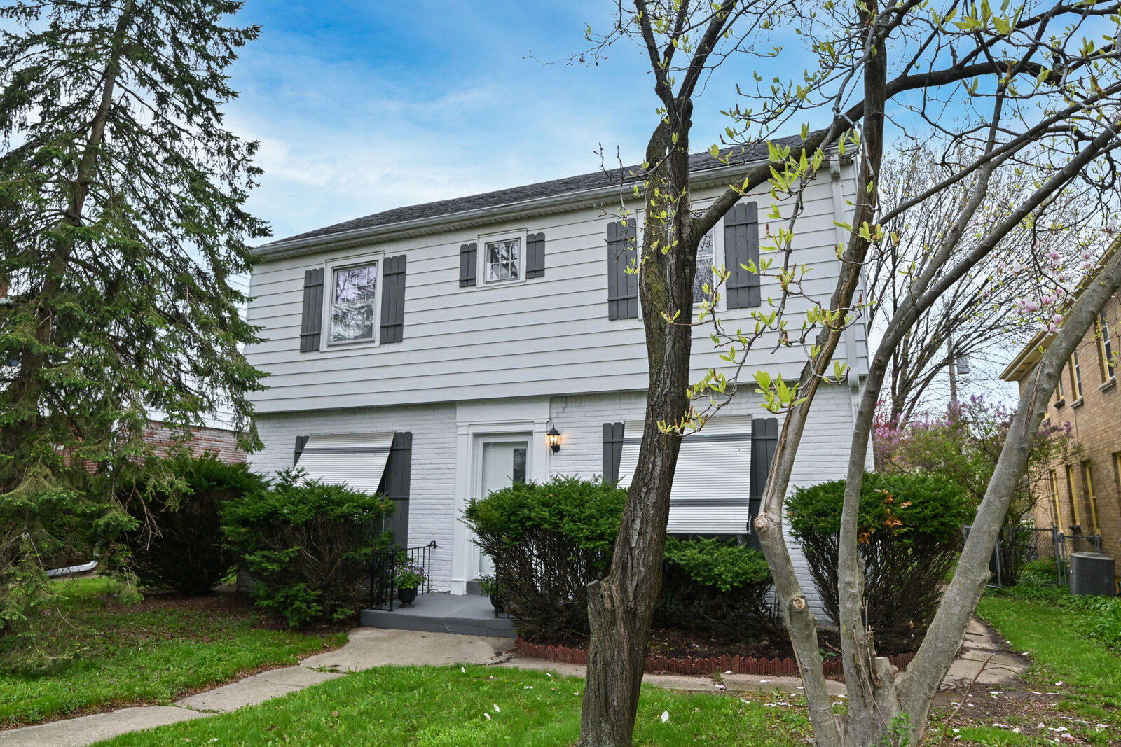 Property Photo: 5724 W Roosevelt Dr WI 53216