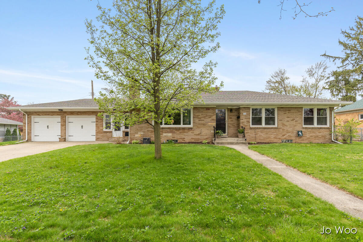 Property Photo:  731 Larkspur Avenue NW  MI 49504 