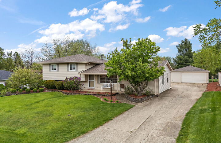 Property Photo:  