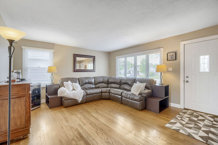 Property Photo:  513 N Howard Avenue  IL 60126 