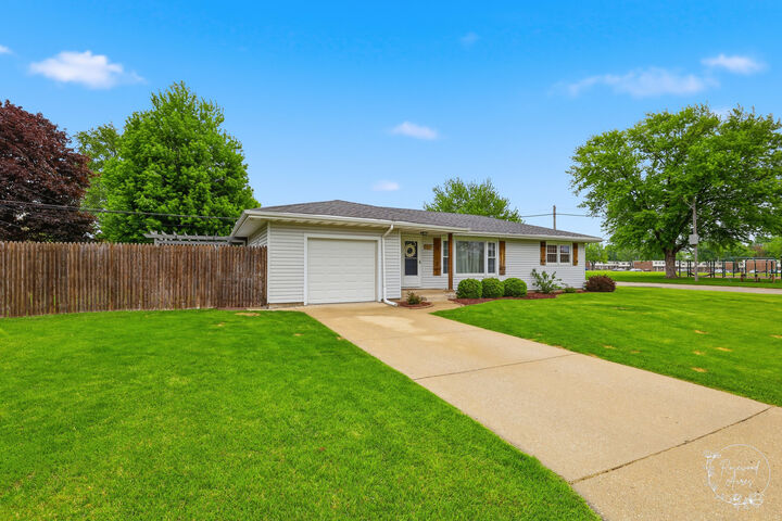Property Photo:  757 Burns Court  IL 60914 
