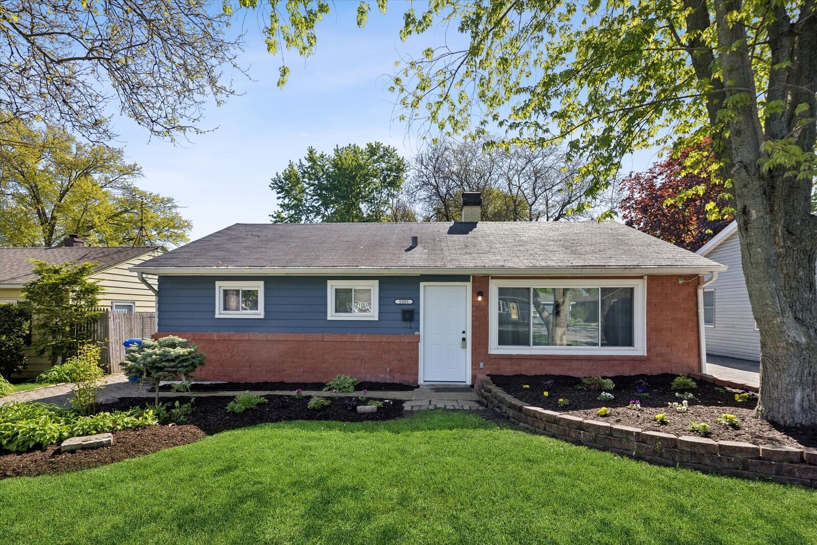 Property Photo:  1205 S Chase Street  IL 60189 