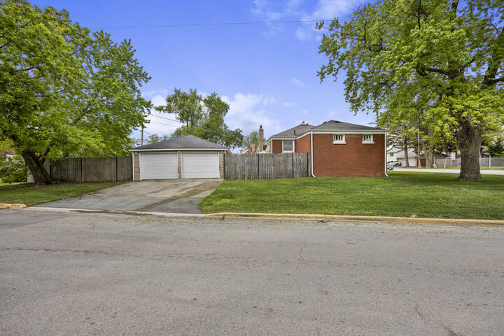 Property Photo:  4405 Butterfield Road  IL 60162 