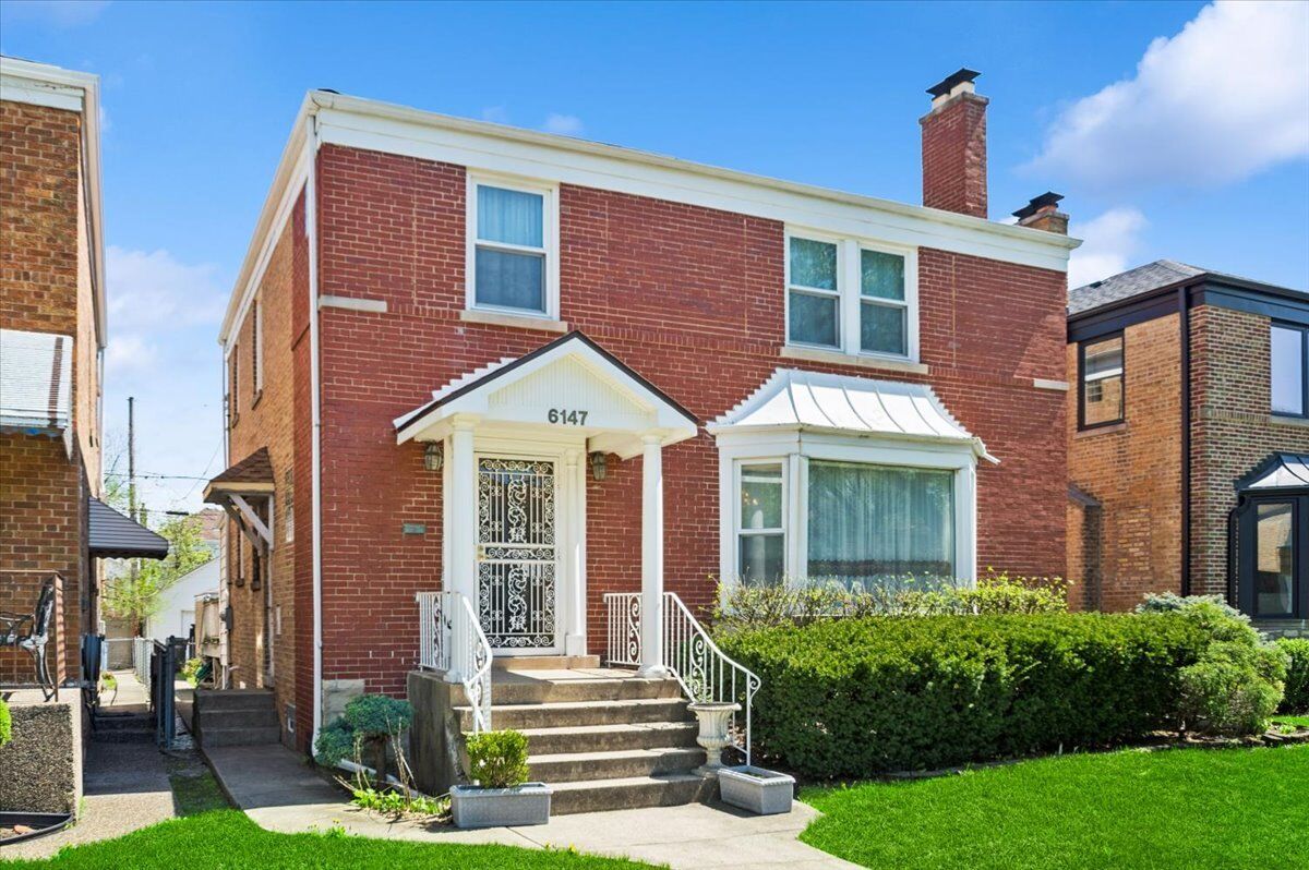 Property Photo:  6147 N Central Park Avenue  IL 60659 