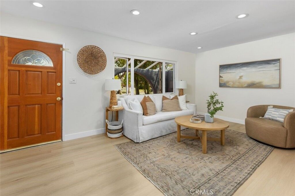 Property Photo:  10827 Archway  CA 90604 