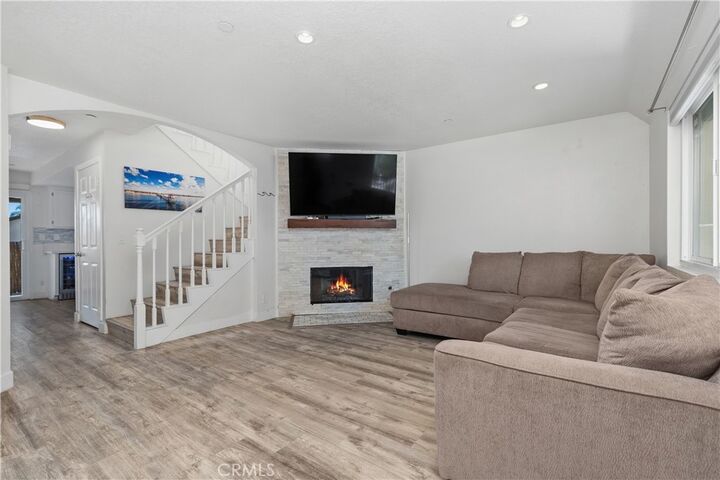 Property Photo:  606 Lake Street 22  CA 92648 