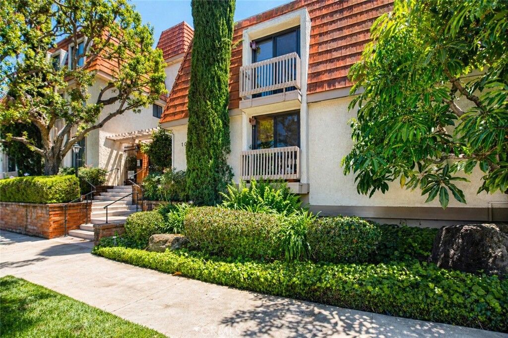 Property Photo:  10470 Riverside 102  CA 91602 