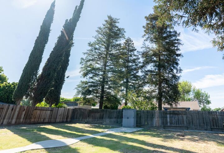 Property Photo:  16973 Yvonne Dr  CA 95315 