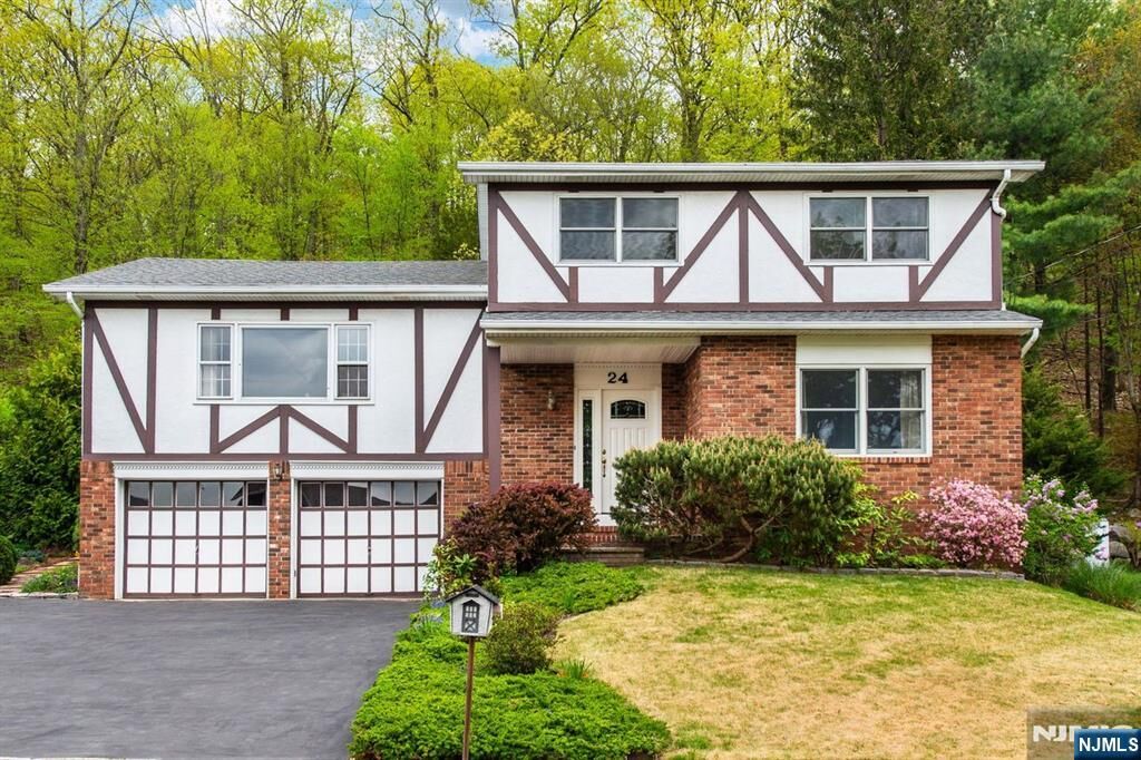 Property Photo:  24 Molinari Drive  NJ 07465 