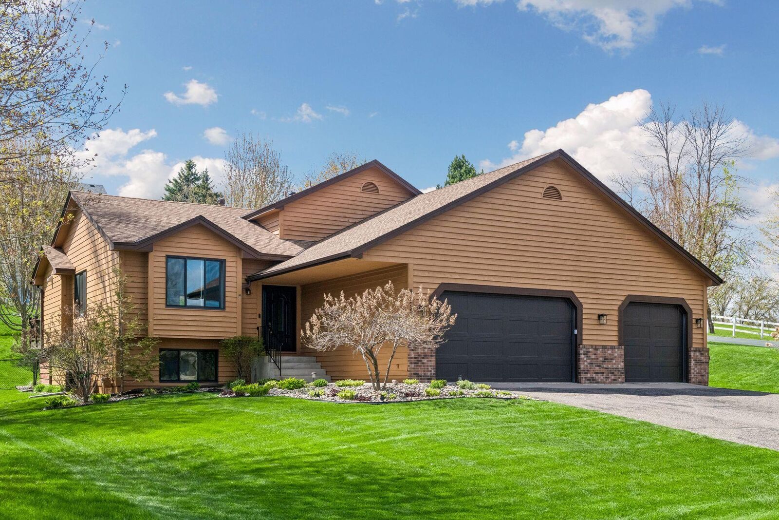 Property Photo:  3175 Aspen Avenue  MN 55359 