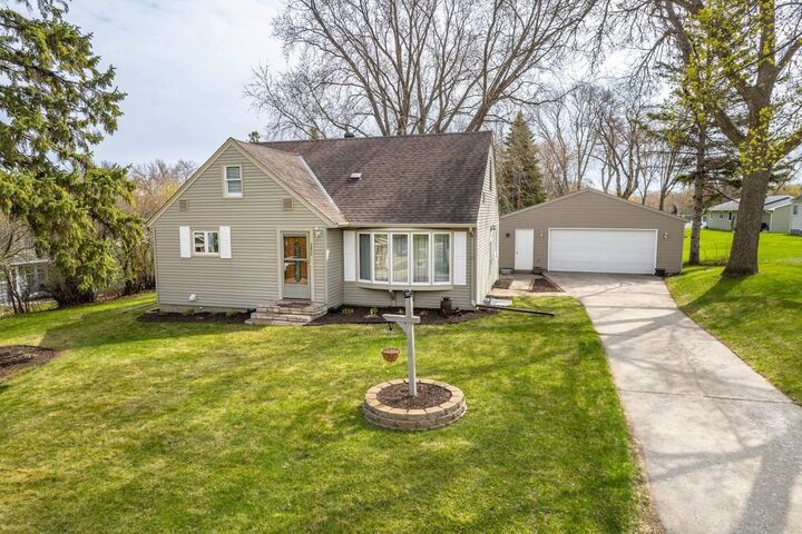 Property Photo:  1211 S Mill Street  MN 56537 