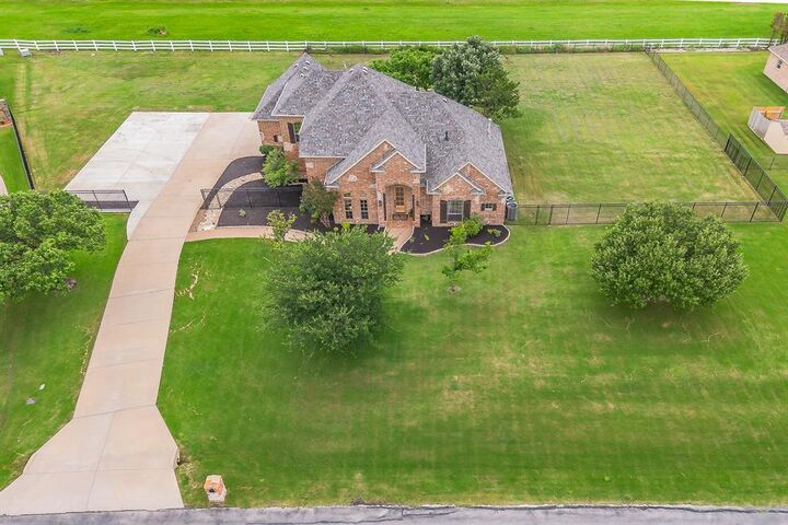 Property Photo:  905 Morton Hill Lane  TX 76052 