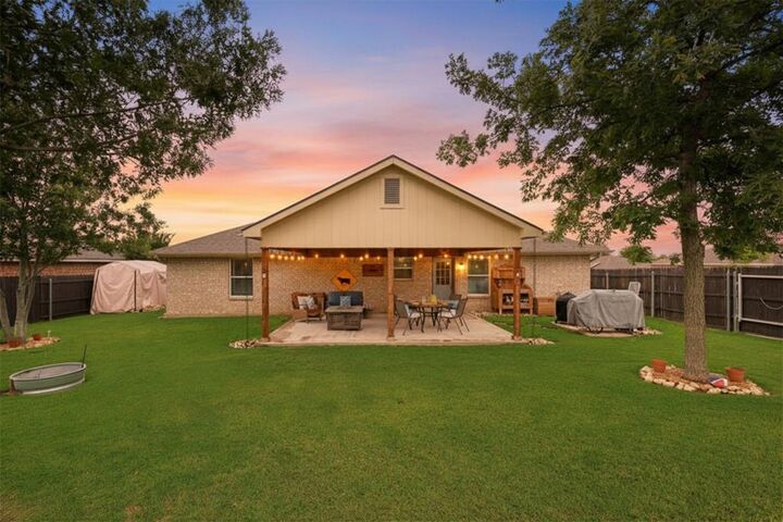 Property Photo:  1108 Ashwood Court  TX 76033 
