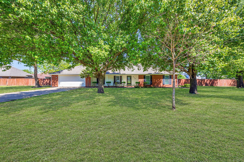 Property Photo:  936 Quail Run  AR 72764 