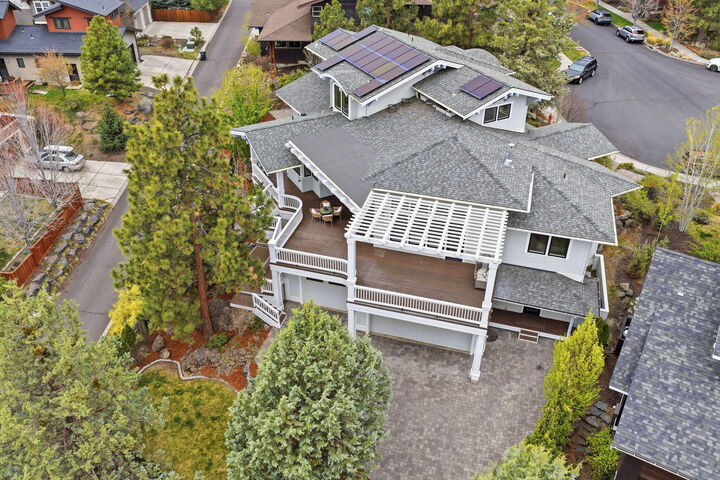Property Photo:  2433 NW Sacagawea Lane  OR 97703 