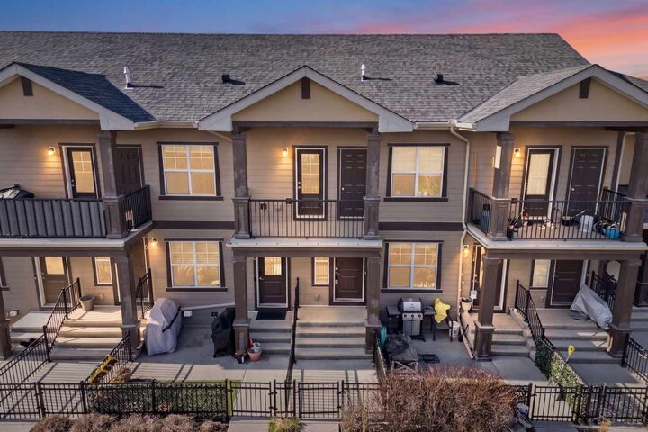 Property Photo: 12 Evanscrest Gardens NW AB T3P 0S1