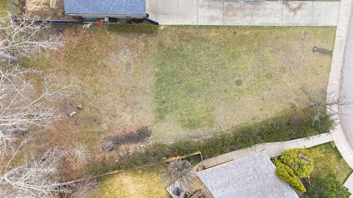 Property Photo:  223 Piper Drive  AB T4P 1L6 