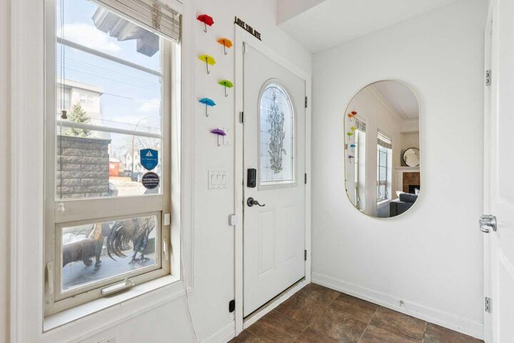 Property Photo: 1729 34 Avenue SW 6 AB T2T 2B7