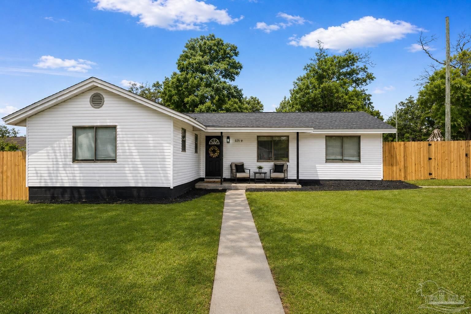 Property Photo:  325 N S St  FL 32505 