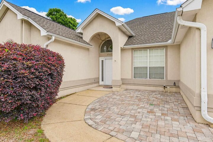 Property Photo:  3921 Leesway Cir  FL 32504 