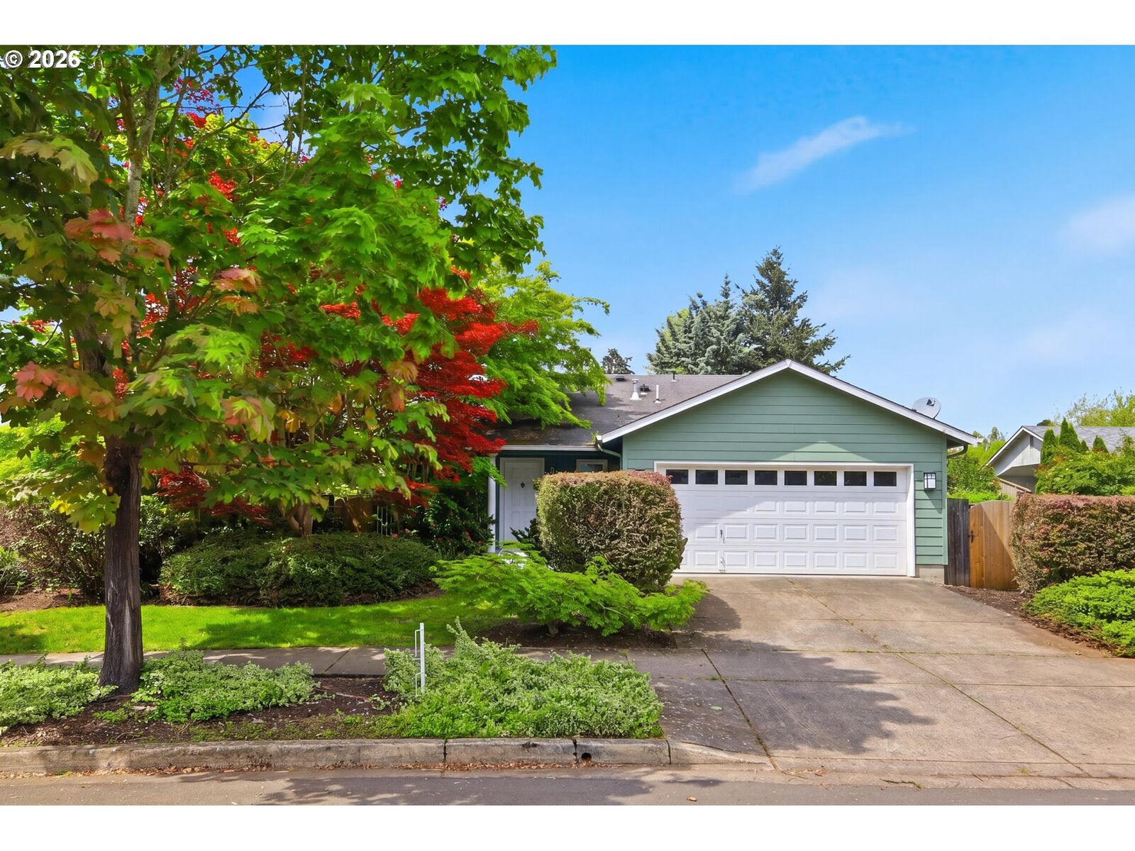 Property Photo:  1348 Manzana St  OR 97404 