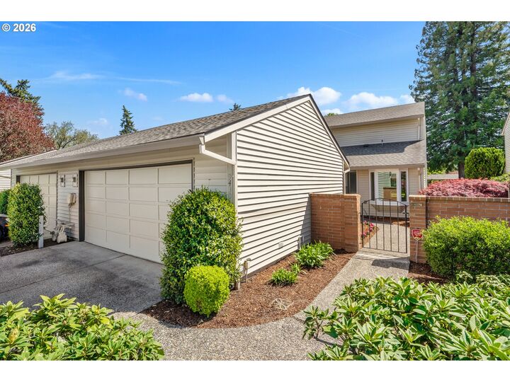 Property Photo:  9430 SW Lakeside Dr  OR 97224 