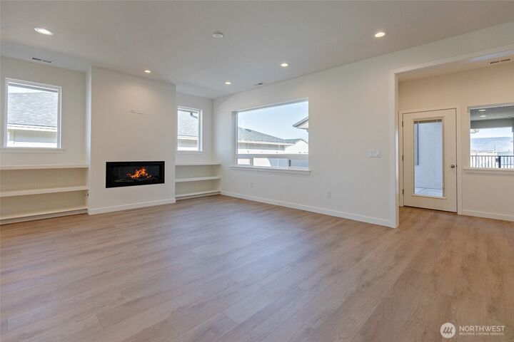 Property Photo:  106 E Chinook Road  WA 98926 