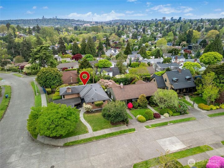 Property Photo:  5803  Oberlin Avenue NE  WA 98105 