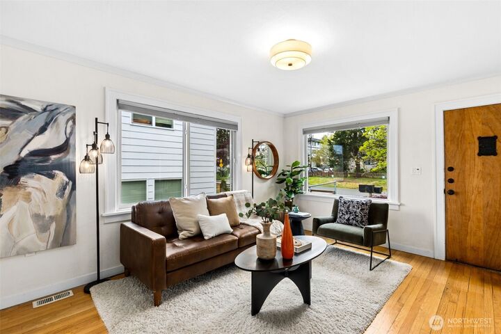 Property Photo:  705 N  104th Street  WA 98133 