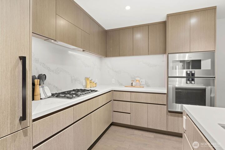 Property Photo:  188  Bellevue Way NE 1202  WA 98004 