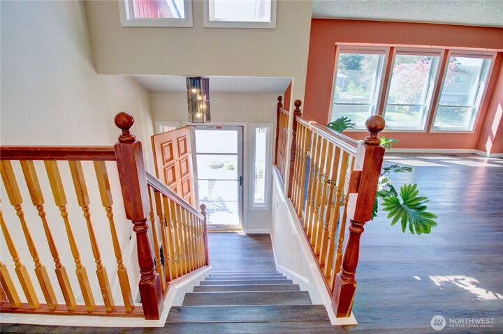 Property Photo:  1120 SW 8th Avenue  WA 98277 
